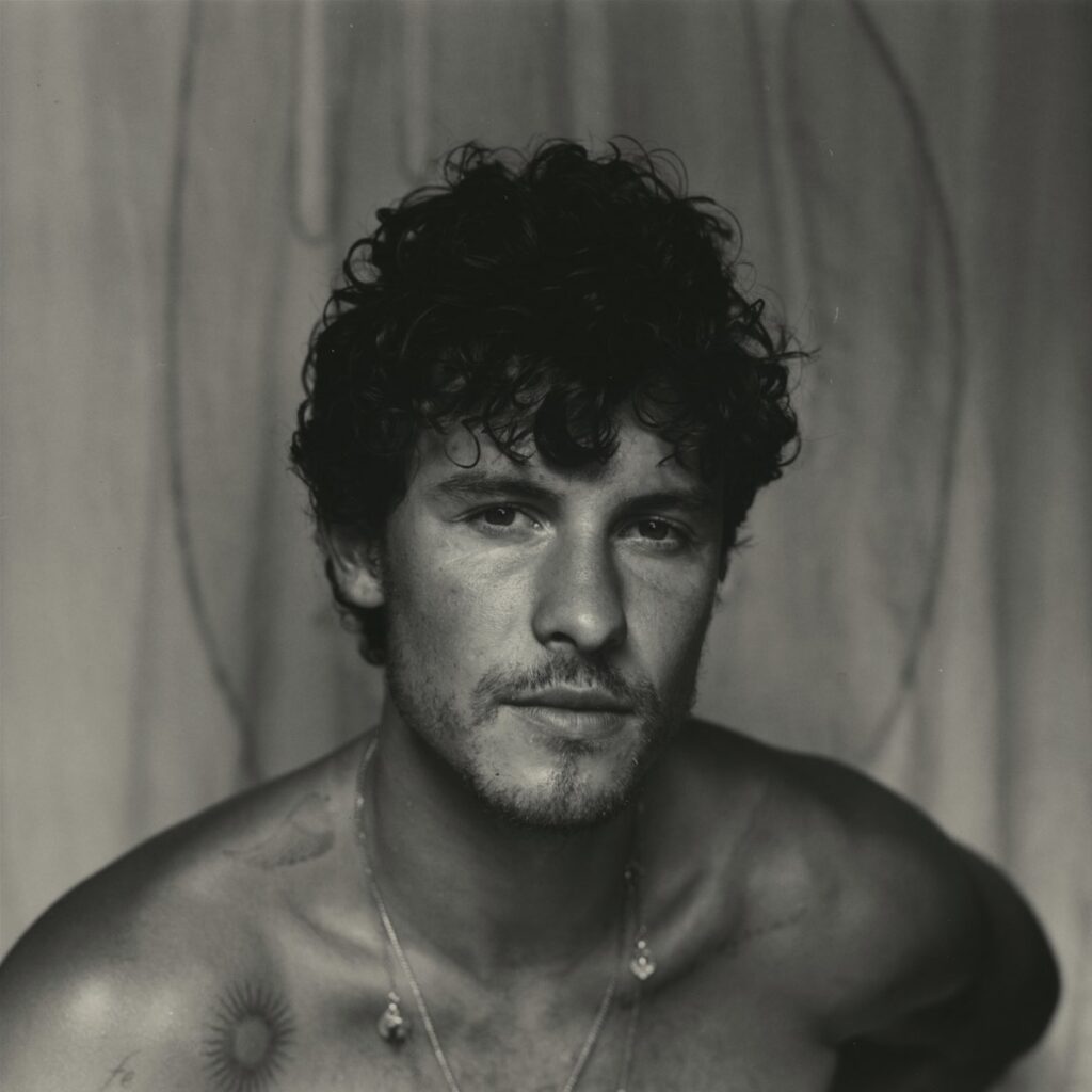 shawn mendes at the gaydolls