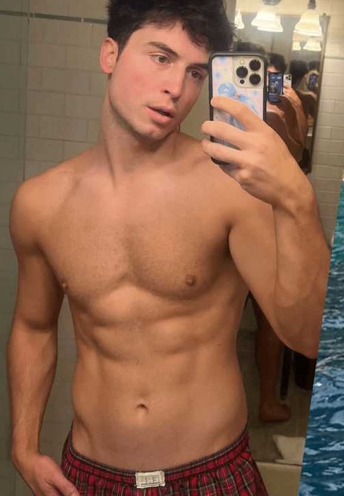 Benito Skinner at thegaydolls